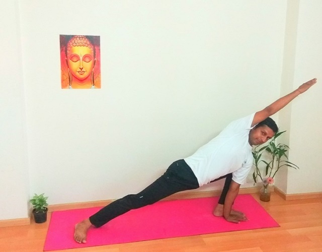 Parsvakonasana yoga pose